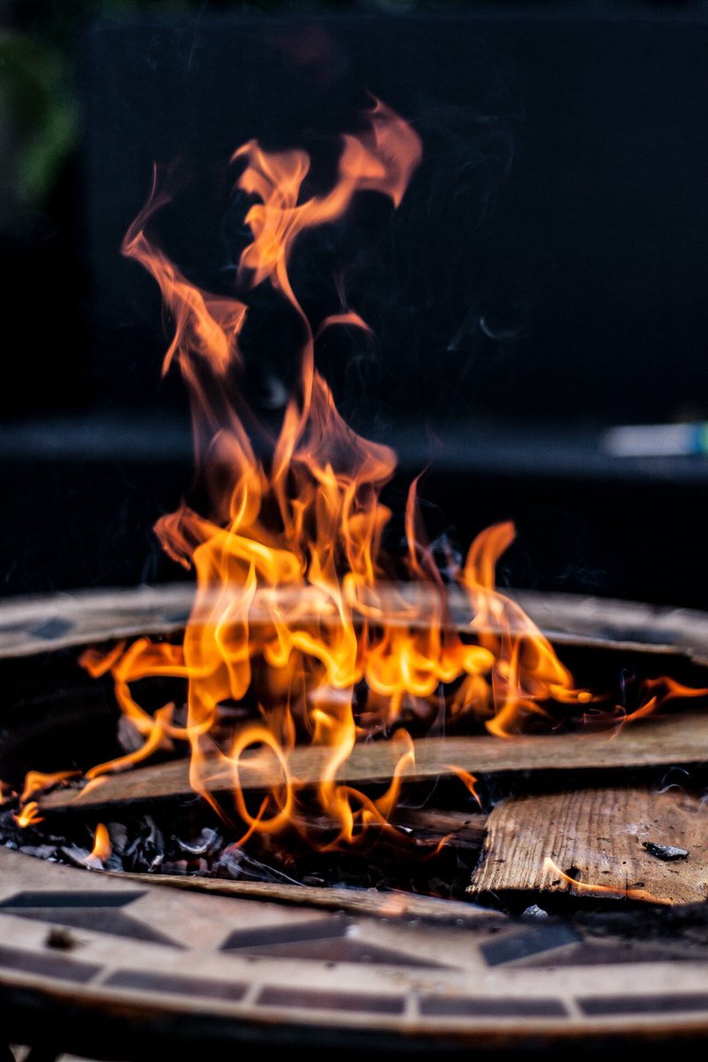 Indielicous's tweet photo. After gardening we caught some fire faces ๐ฅ
#photography #firefaces #pagan #wicca #witch #NatureJournal https://t.co/JG9ynsc099