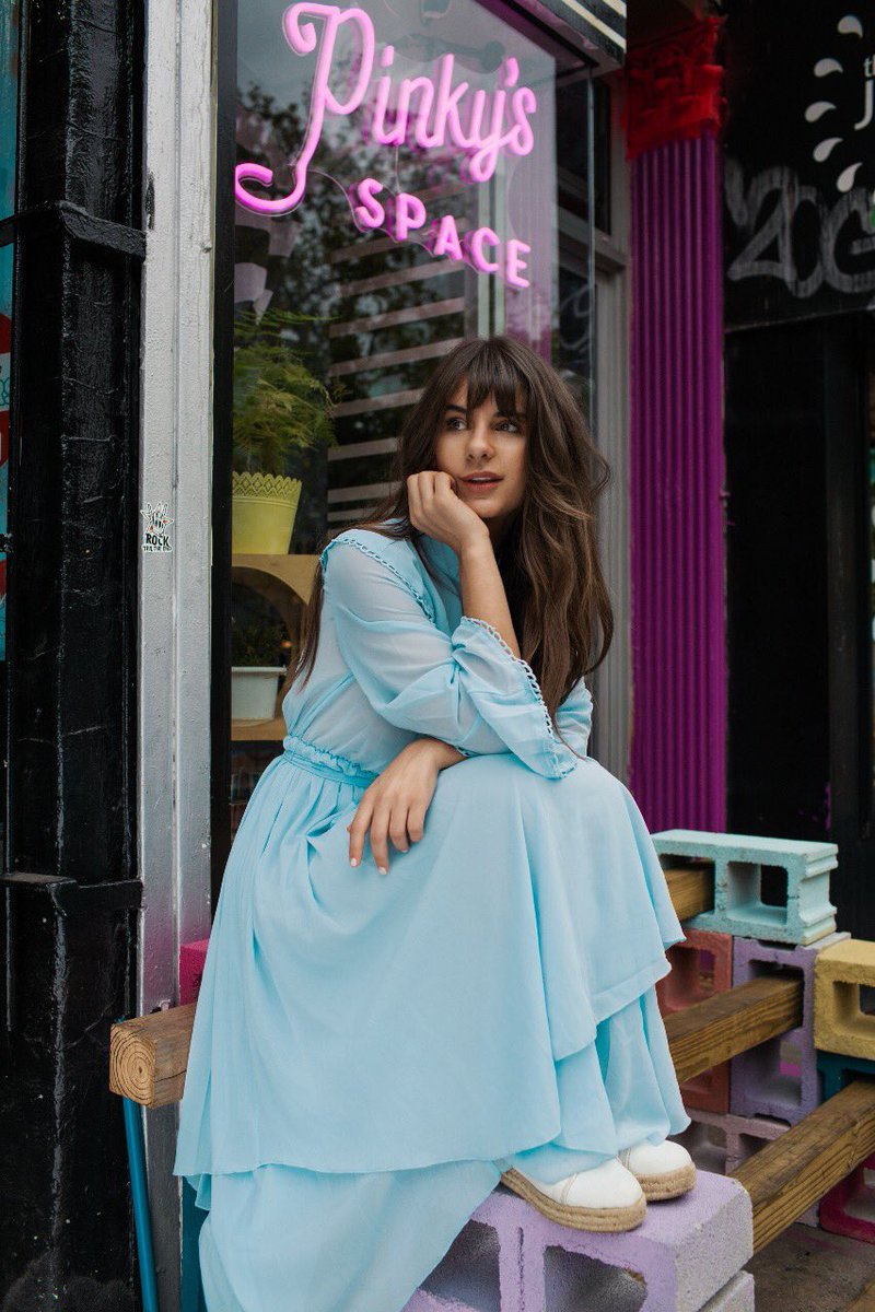 TRESemmeARG's tweet photo. Street style de nuestras embajadoras ❣️@lulivilarino @FloPereira @bydrealeon @Vic_saravia https://t.co/tVjPJRyCC5