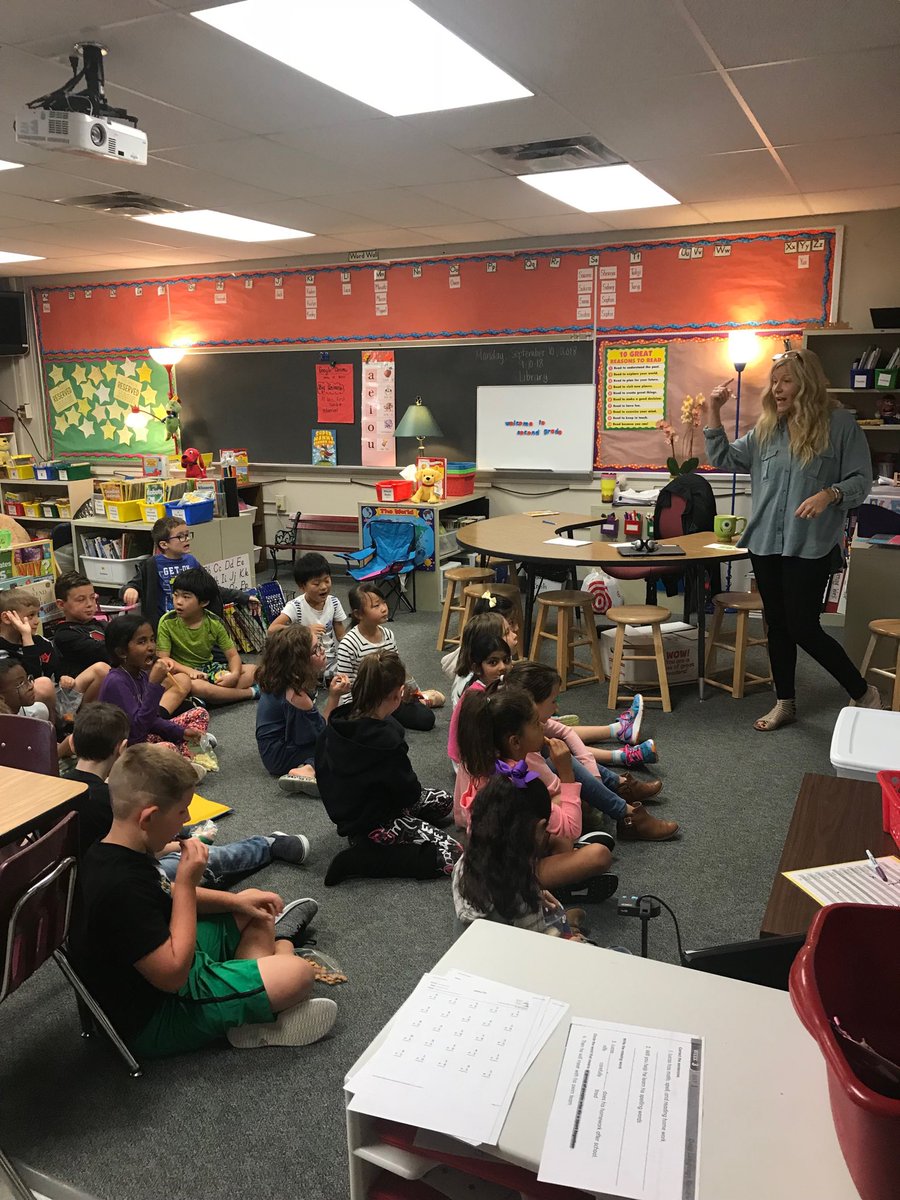 mrspalone10's tweet image. Second grade in Mrs. Fouche’s class starting their week making life connections with parts of speech.