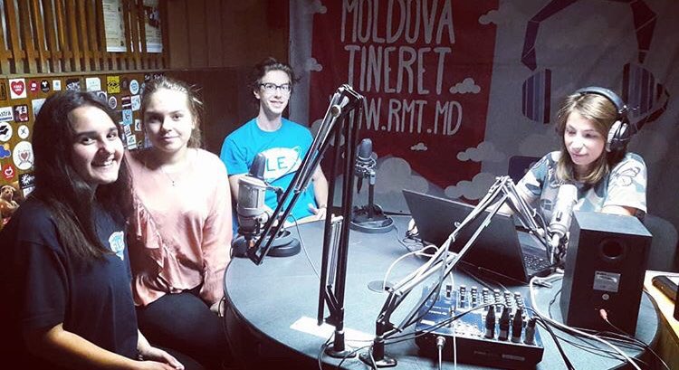 FLEXAlumni's tweet photo. #FLEXAlumni going famous! ✨
FLEX Alumni Moldova are busy promoting the #FLEXProgram as well as encouraging high schoolers to apply for this once in a lifetime experience LIVE on radio 🎤 📻 🔊 

#ACGlobal #ExchangesAlumni #ExchangeOurWorld https://t.co/xWryJAjLtJ