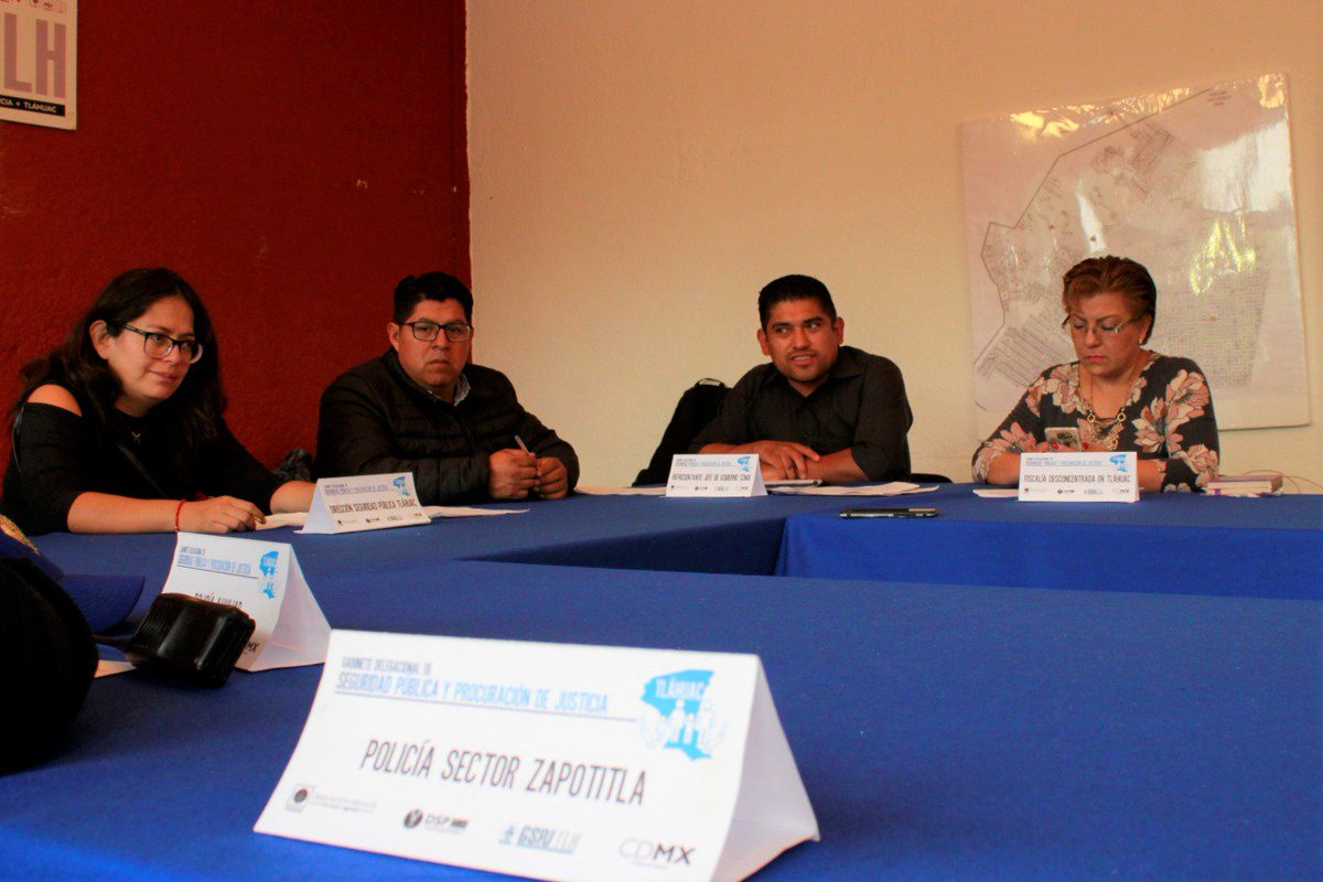 TlahuacRenace's tweet photo. Sesión de hoy lunes 10.09.18 del Gabinete Delegacional de #SeguridadPública y Procuración de Justicia #Tláhuac. El JD @arturomedinap y @SPTlahuac encabezan la reunión con representantes del Jefe de @GobCDMX de la @SSP_CDMX @PGJDF_CDMX y Contraloría Interna Tláhuac. https://t.co/zIJDUBBncj
