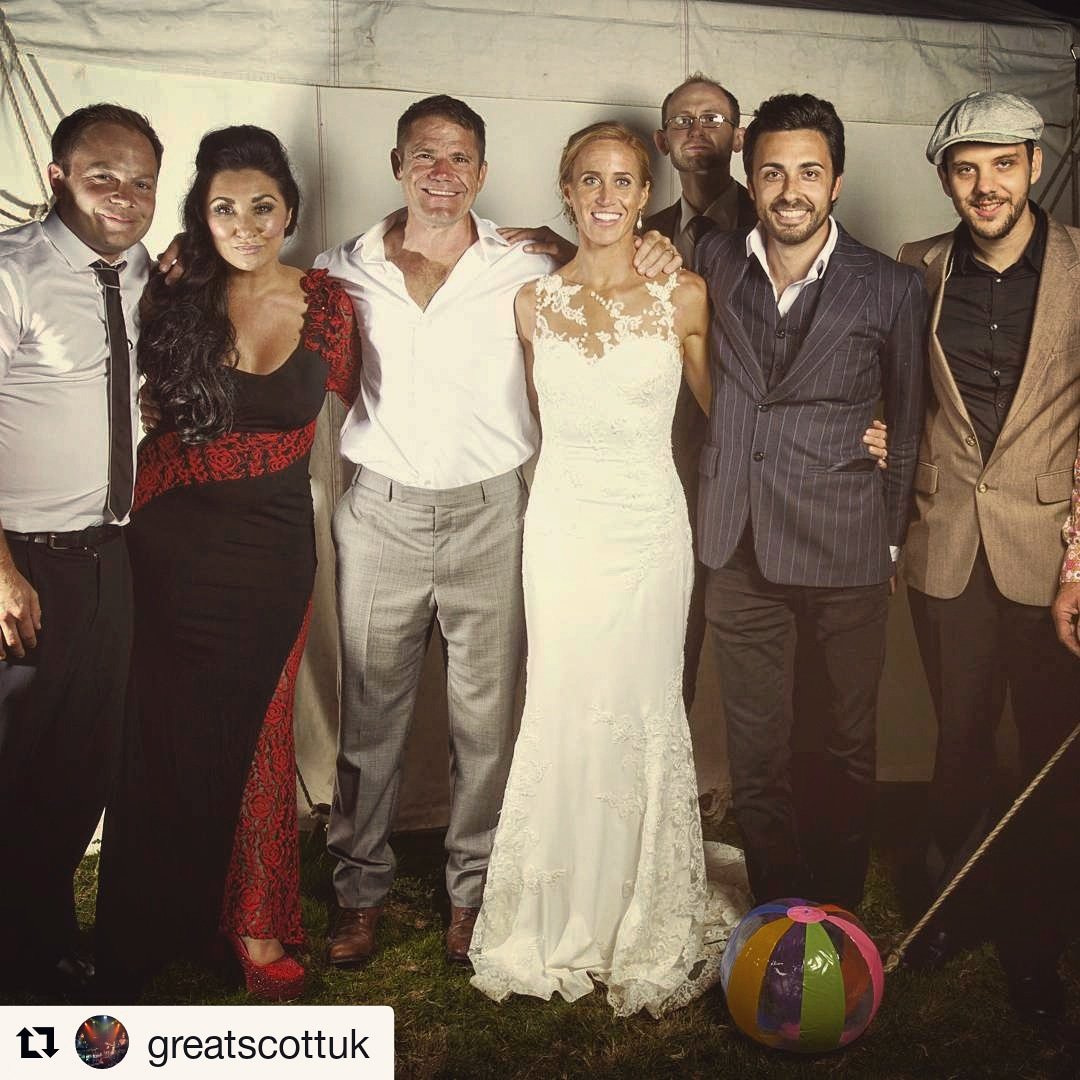 GreatScottUK's tweet photo. 2 years ago we played for this beautiful couple. @SteveBackshall and @Helenglovergb Happy anniversary guys! X https://t.co/tyAnAN548r