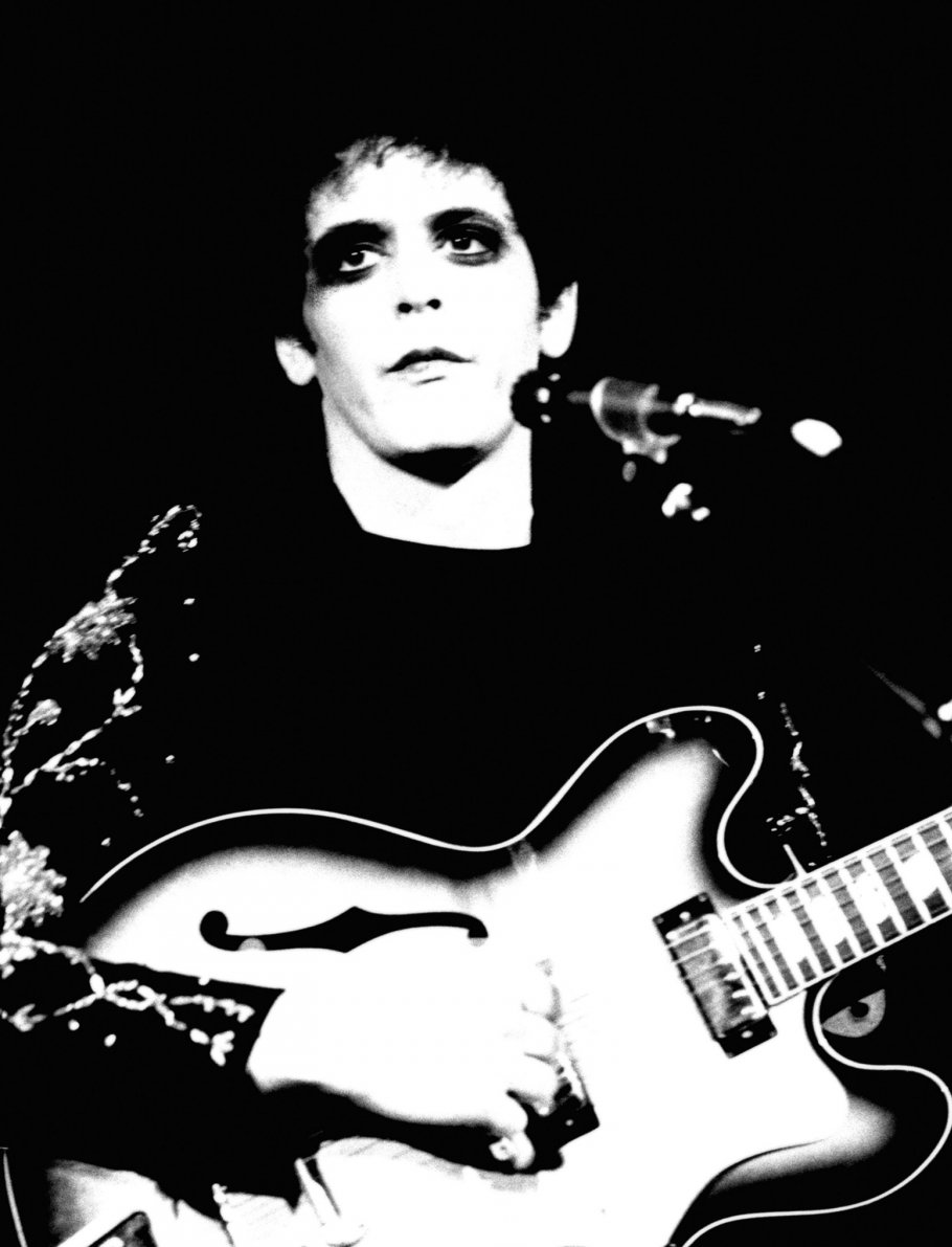 “You want more than just a pretty picture. You want something as strong as the music. A great photo should be like a hit single, something that keeps drawing you back for another look.” 

#LouReed - #Transformer album cover, 1972