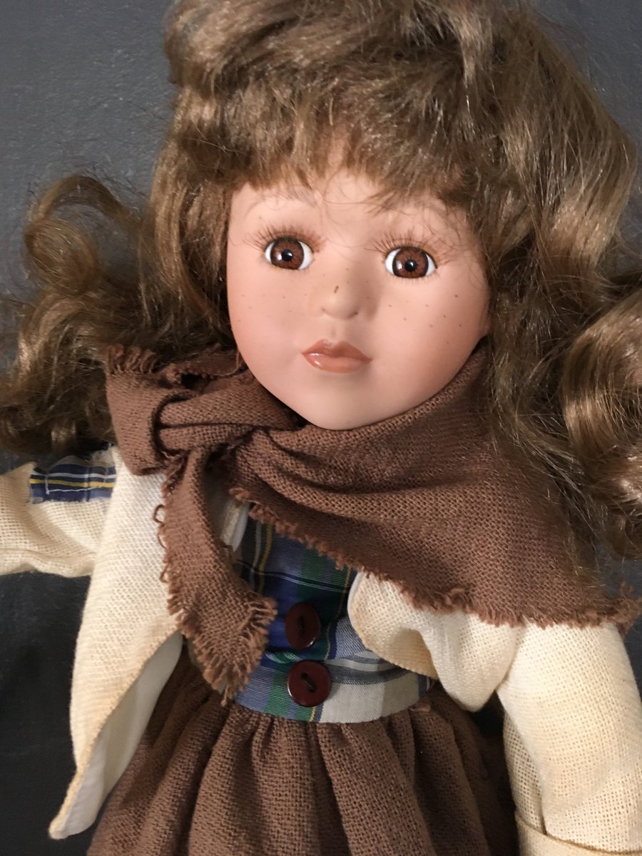 AmandineChez's tweet photo. #Poupée #porcelaine #collection #brocante #antiquaire #deco https://t.co/v7G3UyPRHk https://t.co/bkG6guYkVl