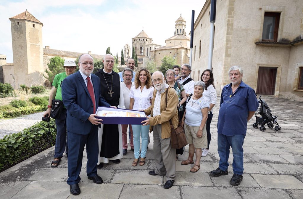 angelcolom's tweet photo. Fa 42 anys, tal dia com avui, la @Marxa76 arribava a #Poblet, perseguida amb violència pels franquistes. Des d’ara, el fons documental de la Marxa de la Llibertat és a @MonestirPoblet, a l’arxiu Tarradellas (@arxiuMTM) De cara al futur, el referent de la Marxa és a Poblet! https://t.co/7r1MbsTY6u