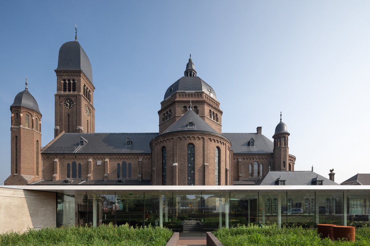 Het Speelhuis heropent als volwaardig theater in kerk: architectenweb.nl/n43909 <a href="/vDKArch/">van Dongen-Koschuch</a> <a href="/gemeenteHelmond/">Gemeente Helmond</a> <a href="/speelhuis/">speelhuis</a>
