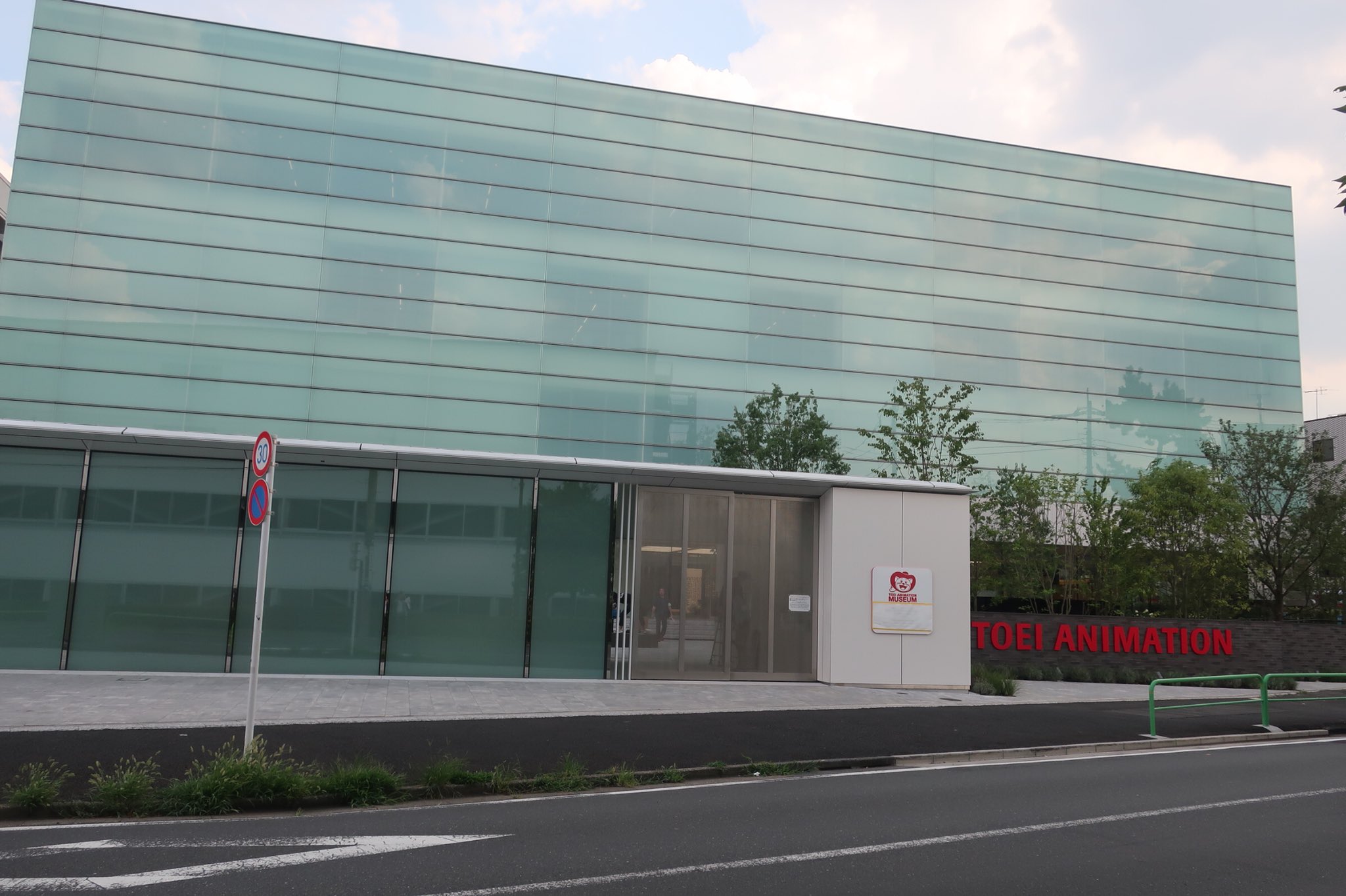 なかけん 制作会社探訪 3 東宝 日比谷 スタジオは成城学園前 言わずと知れた 七人の侍やゴジラシリーズを生み出した映画 会社 三船敏郎に宝田明 黒澤明に円谷英二に本多猪四郎に田中友幸など 数多のスターや監督陣を送り出した 今ではテレビ局主導