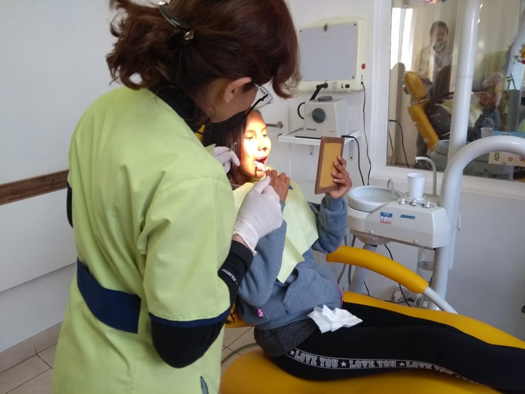 fodonto's tweet photo. Los chicos de la Esc. Juan Esteban Pedernera, visitaron la #FO y el centro de atención odontológica al discapacitado #CAOD, donde recibieron atención y consejos de salud bucal 😁

¡Seguimos sumando bocas sanas y aportando a la #inclusion en la comunidad! https://t.co/ZR2KRbYh5Q