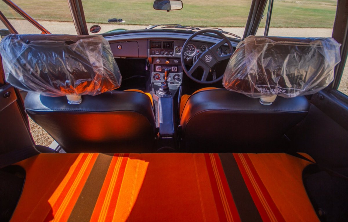 EvokeClassics's tweet photo. No surprise this 1,700ml, yes SEVENTEEN HUNDRED mile MGB still has its Pre Delivery Protection seat covers on!!! (Along with numerous other original features)
#SuperbCar
More images and full info @EvokeClassics
@TheMGOwnersClub @MGCarClub @ClassicanaUK @ClassicCarWkly https://t.co/owRSE2TUJY