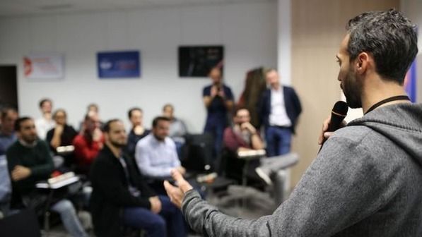 angularxparis's tweet image. Our next #meetup will take place on the 2nd of Oct at @CriteoEng ! We will receive 2 #GDE ! 🔥👍🏽
🔈 @EmmanuelDemey will talk about continuous integration of web applications.
🔈 @manekinekko will talk on what's coming next on #Angular !
To register : buff.ly/2Cv77gj