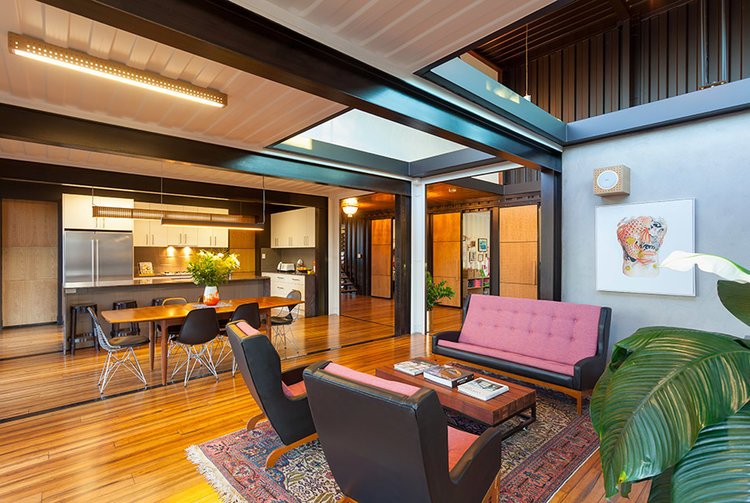 Modern_Blox's tweet photo. Take a peek inside this beautiful “Graceville #ContainerHome “ 👉🏻https://t.co/GSKvkIKRna made with 31 Shipping Containers located in Brisbane, Australia. What’s your #MondayMotivation? 📸 ZieglerBuild/Eplace https://t.co/lBfUtezOU4