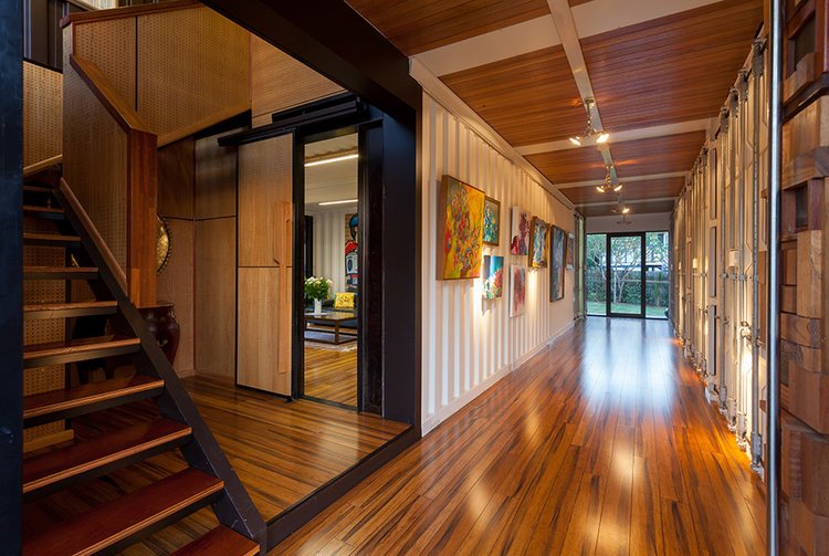 Modern_Blox's tweet photo. Take a peek inside this beautiful “Graceville #ContainerHome “ 👉🏻https://t.co/GSKvkIKRna made with 31 Shipping Containers located in Brisbane, Australia. What’s your #MondayMotivation? 📸 ZieglerBuild/Eplace https://t.co/lBfUtezOU4