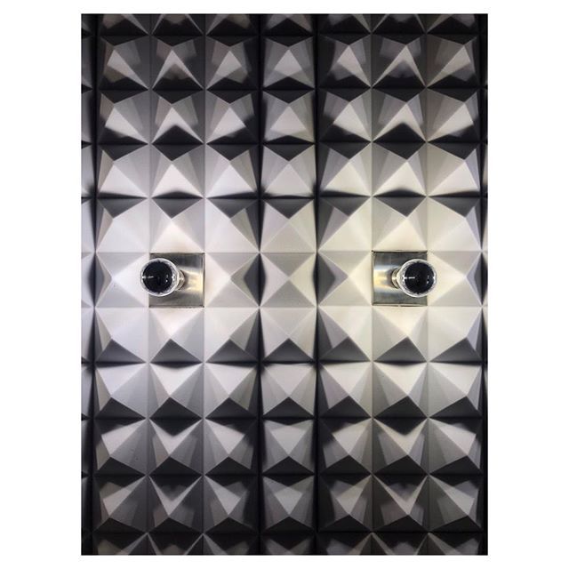 studioulanowski's tweet photo. Anechoic light and textures
-
Salone del Mobile, Milan
.
.
.
#anechoic #foamwalls #mirrorlights https://t.co/vtrQMat16H https://t.co/qV19wWkIC6