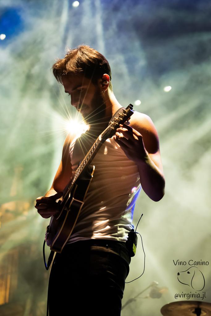 Virginia_JL's tweet photo. Foto de @Nacho_Mur en el concierto de @estoesLaMODA (@ConciertosenSal , Fiestas de Salamanca) #nachomur #salamanca #lamaravillosaorquestadelalcohol https://t.co/6TONevHjIE