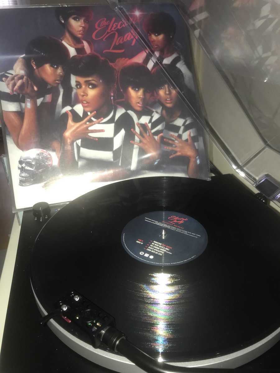 mcuk1k's tweet image. Looking forward to @JanelleMonae tonight #Manchester @MancAcademy some pre vinyl listening must  🎵 #electriclady #dirtycomputer #janellemonae