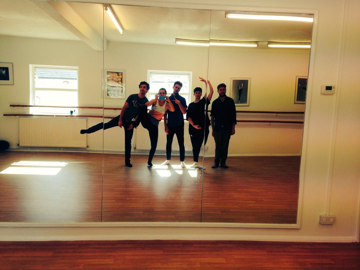 NewMutiny1's tweet image. What else are mirrors for???@WendyWhatling @TobyRMWebster @IAmGeorgiaFrost @sullivanbeau @calmcintyre91 @nash_bethan #brighton #secondweek #rehearsals #newshows @ace_national