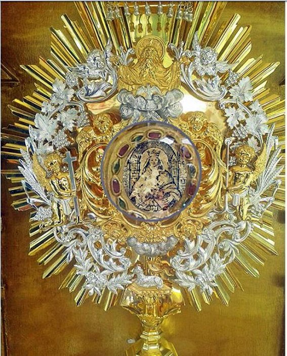 SantosIglesia's tweet photo. Reliquia de Nuestra Señora de Coromoto 
(Es toda una Mariofania)
Foto con buena resolución 
https://t.co/D3L3PsOnLh