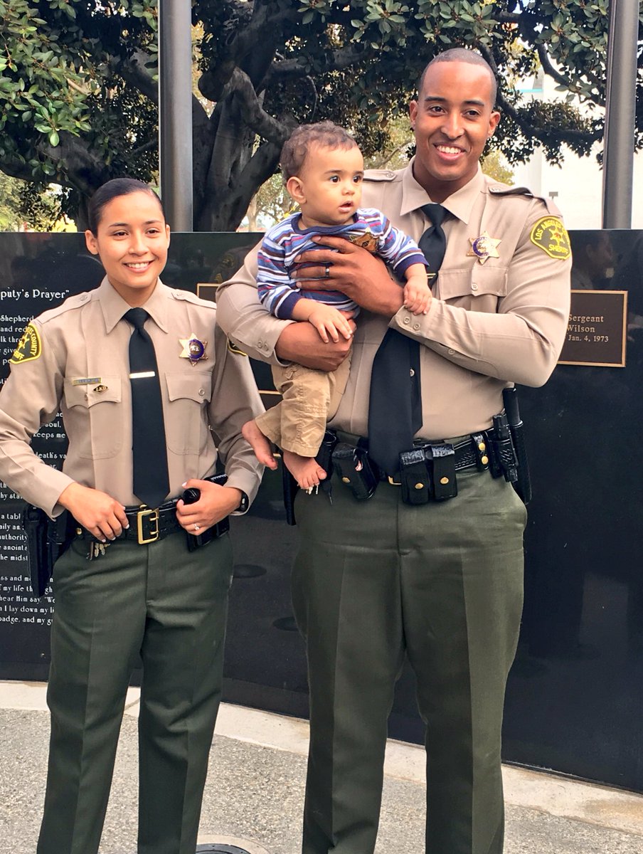 LACoSheriff32's tweet photo. I’m delighted to reunite baby Steven, along with his grateful parents w/ @LKDLASD Deputies Tyler Milton &amp; Alissa Farrington. A sincere thank you to our Deps who made a lifesaving decision at a moment’s notice. I’m proud of their fast actions &amp; great judgement. @LASDHQ @joinLASD https://t.co/5YvzDS6Br5