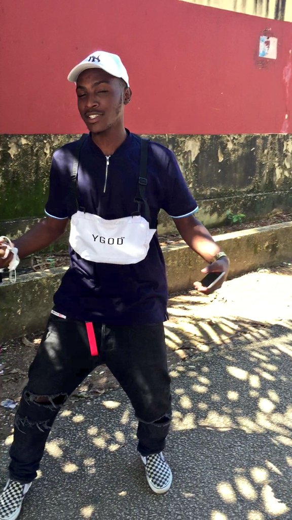 YannAssavo's tweet photo. #LundiContent
#freestyle
#brut
#arrête
#Sayann https://t.co/WFHbdMBFbB
