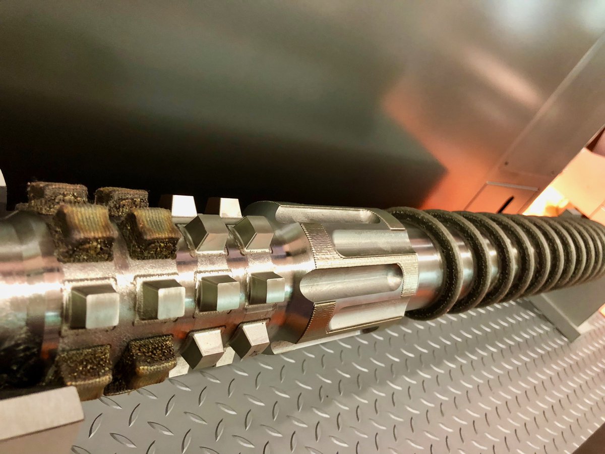 MMS_AM_Brent's tweet image. Impressive cross-functionality from @MazakCorp's new hybrid Integrex I-400S AM, with two turning spindles augmenting its five-axis milling capabilities after the laser metal deposition process. 

This part is a facsimile of a feed screw for injection molding. #PrinttheFuture