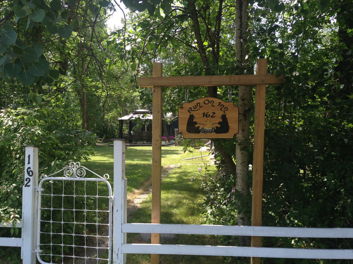 RunOnInn's tweet photo. Ready to enjoy another weekend of #vacation at #RunOnInn can help you with your #VacationAccomplished by #BookingNow in our #ThreebedroomCottage - Let the #SummerTimeSaga never end - More #AvailableDates - https://t.co/i6gaxB9K8m - #GreatVacationRates for #Fall2018 https://t.co/Qvcvq7wTnH
