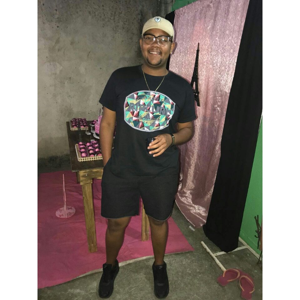 eugui_senra's tweet photo. Look para "curtir" as duas festinhas de sábado haha 😉😌 #bemhomenzinho #gay #basiquinhotodo #duasfestas #mesmodia #pretoéminhacor #rj +2 https://t.co/t4QZMU336N
