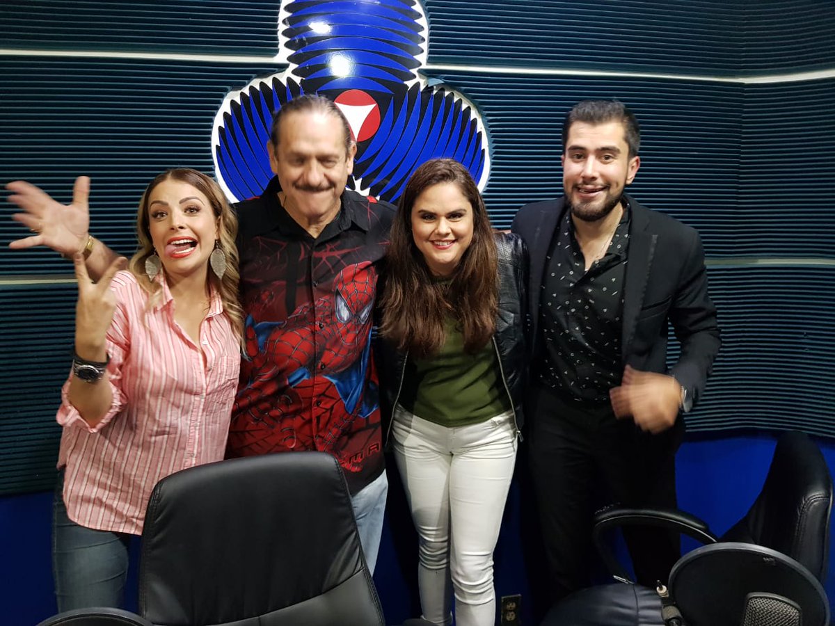 RadioMujer927FM's tweet photo. Hoy en #ApocoSí con @MyriamOficial1, @Judith_Guajardo y @pedropablogdl tuvimos de padrinos a #TeoGonzález y @Jaryoficial; no te pierdas las exclusivas de los famosos en este espacio todas las tardes de 2 a 3pm por el 92. FM 😉👍📻📱💻

#RadioMujer927🎙
#ElPoderDeTuIntución🔮 https://t.co/h4EnCTFsOg