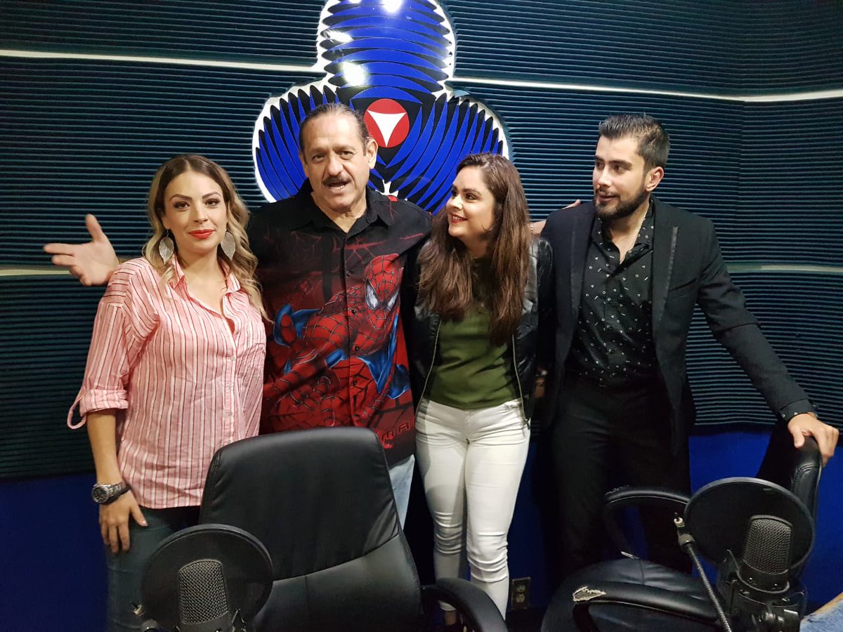RadioMujer927FM's tweet photo. Hoy en #ApocoSí con @MyriamOficial1, @Judith_Guajardo y @pedropablogdl tuvimos de padrinos a #TeoGonzález y @Jaryoficial; no te pierdas las exclusivas de los famosos en este espacio todas las tardes de 2 a 3pm por el 92. FM 😉👍📻📱💻

#RadioMujer927🎙
#ElPoderDeTuIntución🔮 https://t.co/h4EnCTFsOg