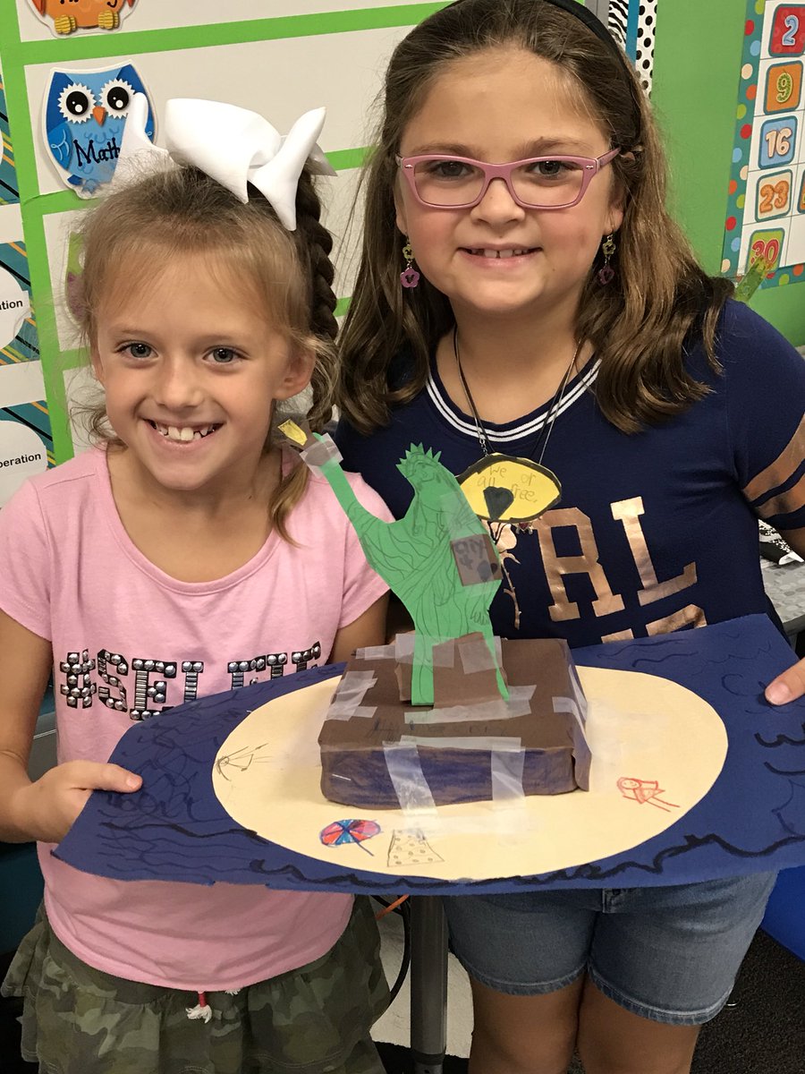 janet_gribbin's tweet photo. Students created bravely making American Symbols! #ArtsEdWeek #BecauseofArtsEd https://t.co/xJ0HxaP5wR