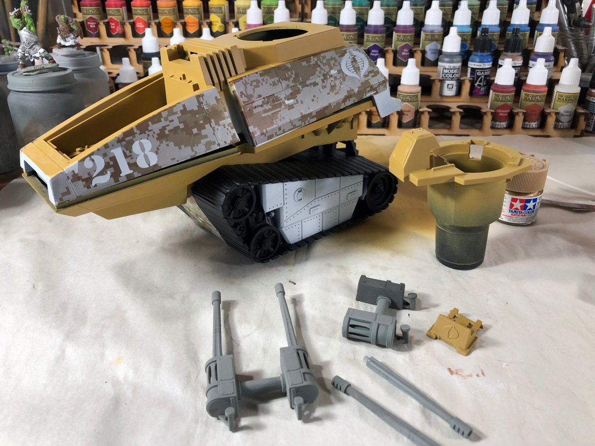 DetailCustomToy's tweet photo. How many projects are too many? I'm customizing a Han Solo DL-44 costume blaster that was too cheap and easy to pass up, the Desert HISS, and 3D printing a Pip-Boy for my son's birthday. And the minifigs..... sooo many minifigs. https://t.co/esA97REZwu