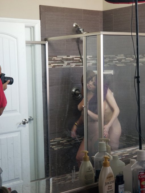 Behind the scene! Follow me for more! I want that K soon 😘🤩 with @msevilalexanova and @dirtylittleivy<a href="/tag/mvsales"class="tags"><span>#mvsales</span></a>