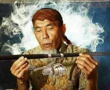 Orang2 mah malem 1 suro pd nyuci keris. Ah kalo gua mah nyuci pancingan aja. Biar gak boncos mulu. #2018nyucijoran #fishinglife 🎣🐟