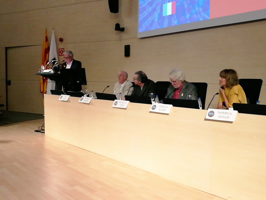 ACDretsCivils's tweet photo. "Sóc un demòcrata escandalitzat de la pèrdua de democràcia a Espanya amb la complicitat de la Unió Europea i del país veí. La vostra lluita és exemplar." Yves Barelli, economista i diplomàtic francès. #diadaforeign @Foreign_Cat  #defensadretscivils https://t.co/nrQKQ0MjAX