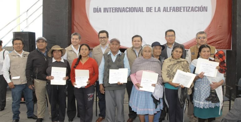 LaNoticiaTlax1's tweet image. #Alfabetizar, #vehículo para #alcanzar la #igualdad: @manuelcamacho1 bit.ly/2N14B6p