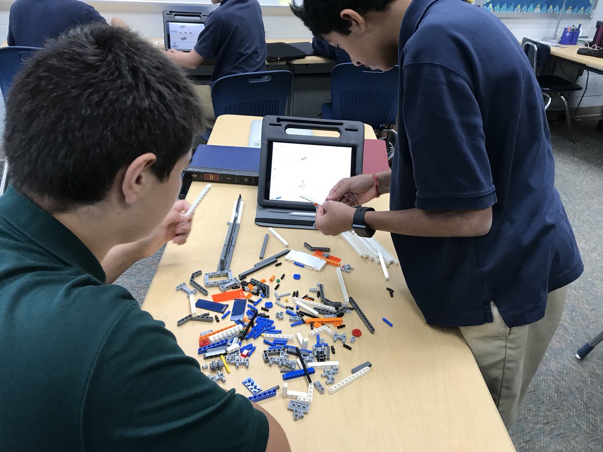 elvina24's tweet photo. Husky Robotics unboxing and setting up our field! #IntoOrbit2018 @firstlegoleague #myflinthill https://t.co/xJxg0x0lyP