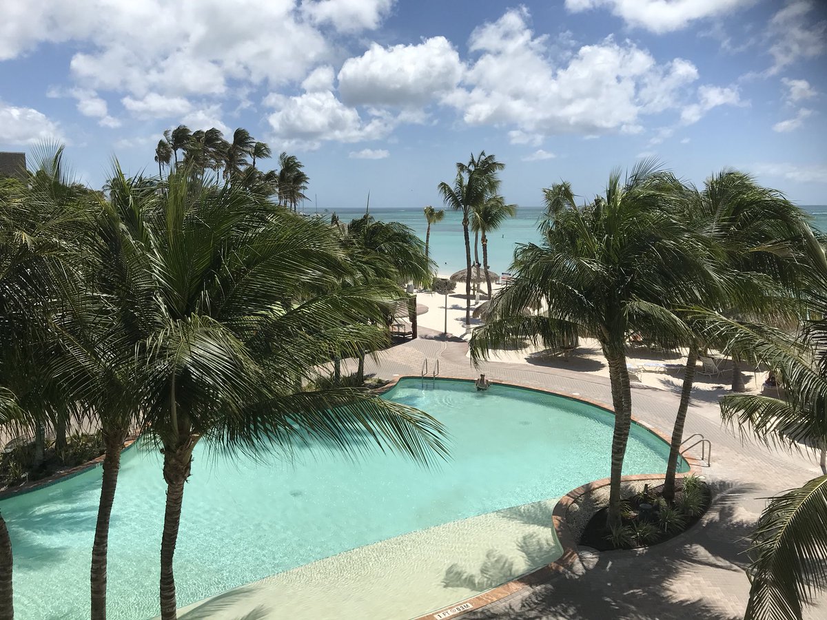 cdefrain17's tweet photo. @HRATYOURSERVICE #LVRGfunaf #ChrisDeFrainFunAF
This place kind of looks familiar. #OneHappyIsland
Off to see our friends in #Aruba. We already stopped to say hi to Edward! https://t.co/GSFLCjtBli