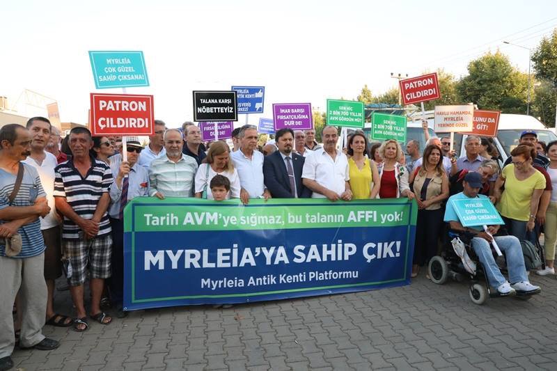 Mudanya’mızın ilk kurulduğu yer olan 2700 yıllık Myrleia Antik Kenti’nin üzerine yapılan AVM'nin açılmaması için uzun yıllardır mücadele veriyoruz. Bir çok STK destekleriyle yanımızda ancak konu ülke gündemine yeterince taşınmıyor ve mücadelemiz Mudanyalılarla sınırlı kalıyor.