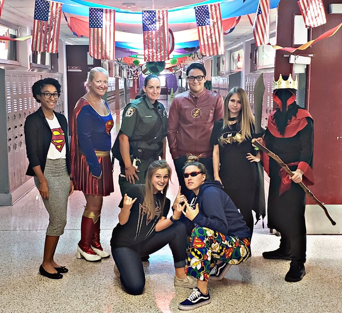OCSOALERTS's tweet photo. Itโs #SuperHero Day at @nicevillehs for homecoming week and #SRO Deputy Amber Flanagan has that Eagle spirit! Not all Super Heroes wear capes ๐๐ฆ
โญ๏ธ๐ช๐ผ๐#Nasro #Fasro #lesm #MondayMotivation https://t.co/d0MWO27mDu