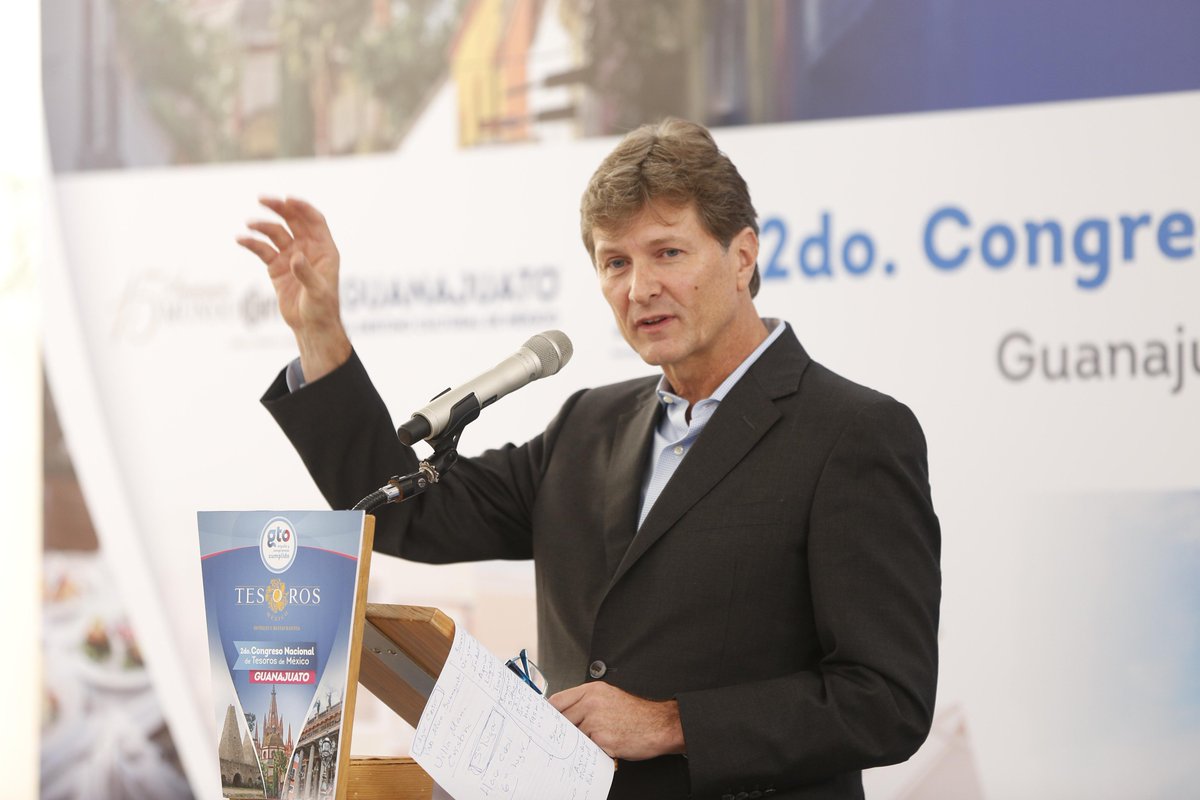 SECTUR_mx's tweet photo. #ComunicadoSECTUR📣 El reto en México es la inclusión y el turismo resulta un arma poderosa a fin de alcanzar el desarrollo económico de todas las regiones del país: @edelamadrid.
https://t.co/fj84cj0wIA https://t.co/wfPzcWVYsA