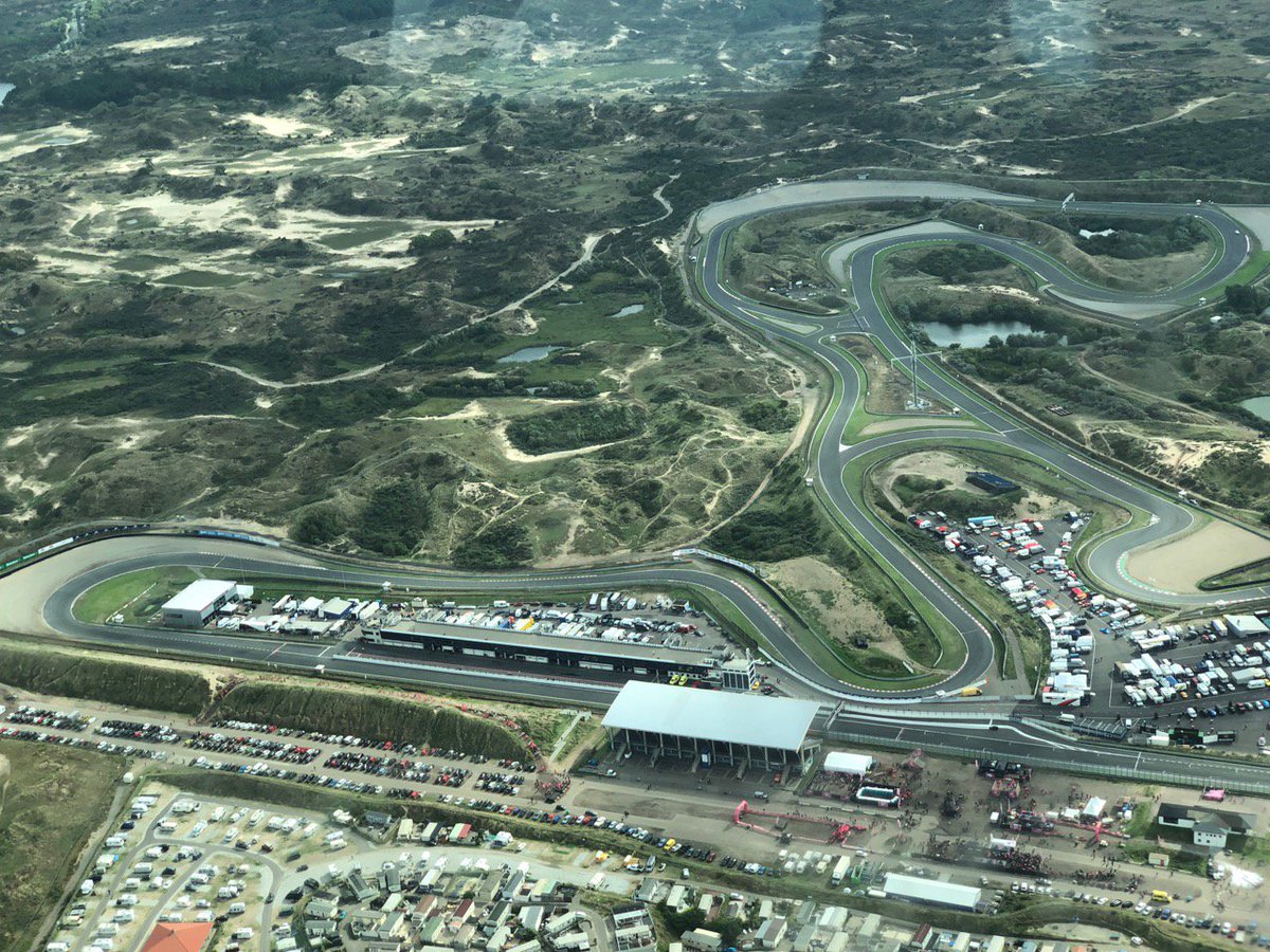 Krijgt circuit van Zandvoort weer een #formule 1 ? We hebben het circuit alvast vanuit de lucht gespot. 'Bijna' net zo snel als F1 auto ;-)
 #vliegen #piloot @CPZtweets <a href="/Max33Verstappen/">Max Verstappen</a>