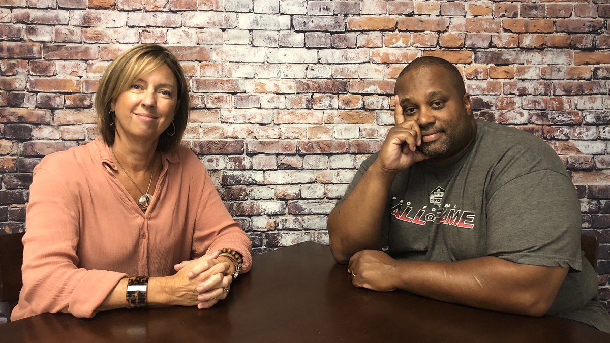 coachchristmas's tweet photo. Pre-screening for our “Off The Wall Wednesdays” recording #offthewall #brick #brickalley #brickalleypub #newportri #lancechristmas #realestateagent #realestatebroker #isoldit #luxuryrealestate #fredericksburg #luxurylifestyle #milliondollarlisting #wanttomove #justsold https://t.co/owaZscTRCe