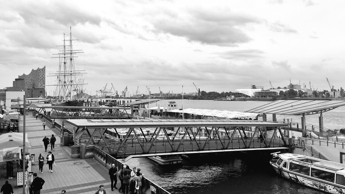 StephanSchlee's tweet photo. Good bye #Hamburg, meine Perle! #Landungsbrücken https://t.co/8iM3IJ2z6A