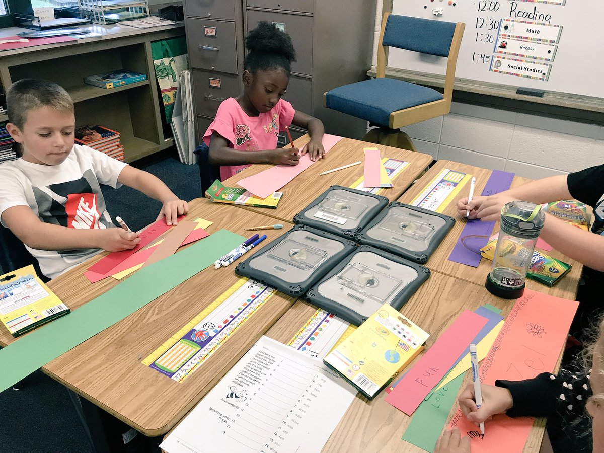 MrsChauvinSW's tweet photo. Love cross-curricular activities! #SECD & Art are esp a fave! #SMSDRightNow #PantherPride512 #SECD #SEL #OpheliaProject https://t.co/ShtiRmPJc2