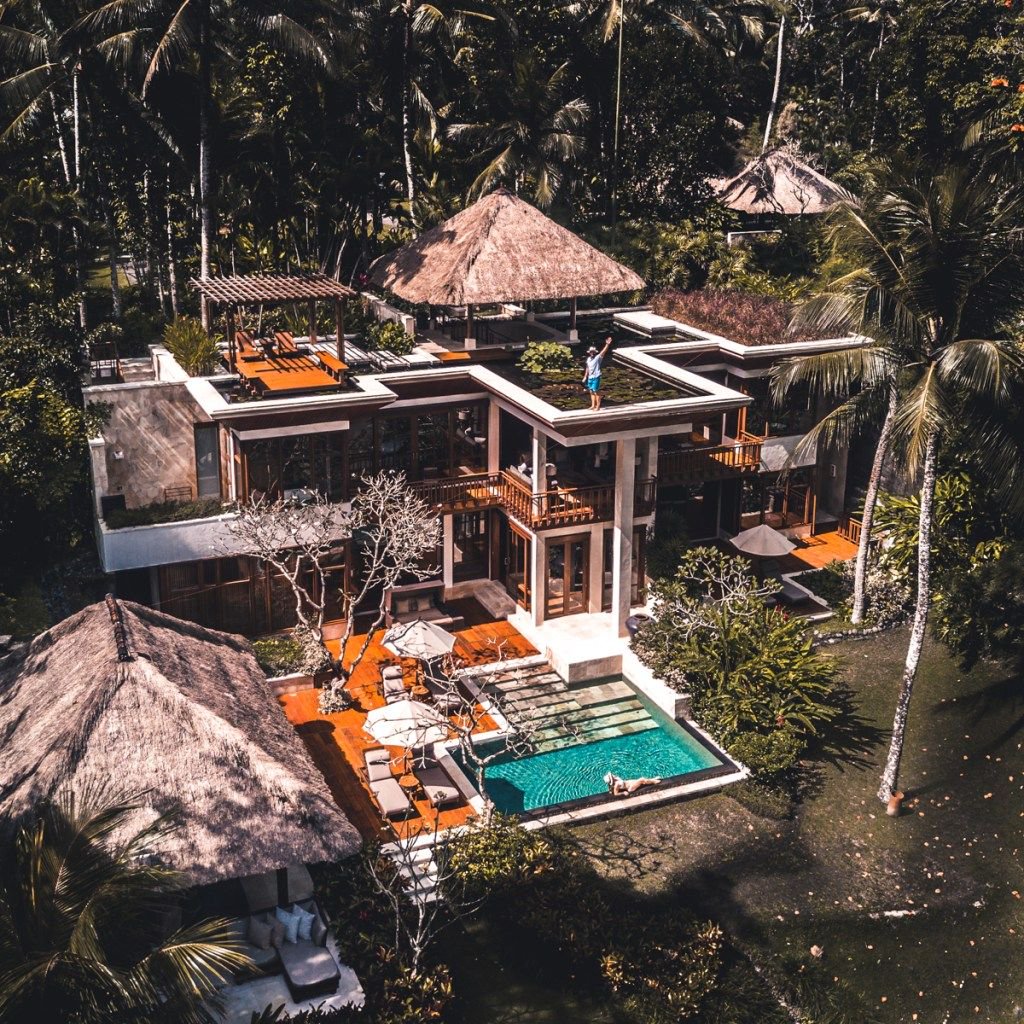 roamaroo's tweet photo. The Four Seasons Bali at Sayan is the number one hotel in the world. Click through to find out why! What's your favorite hotel in the world? #fsbali #fourseasons #bali #ubud @FSBali @FourSeasons  https://t.co/VIE2hyRKh9 https://t.co/a2FPBYD80U