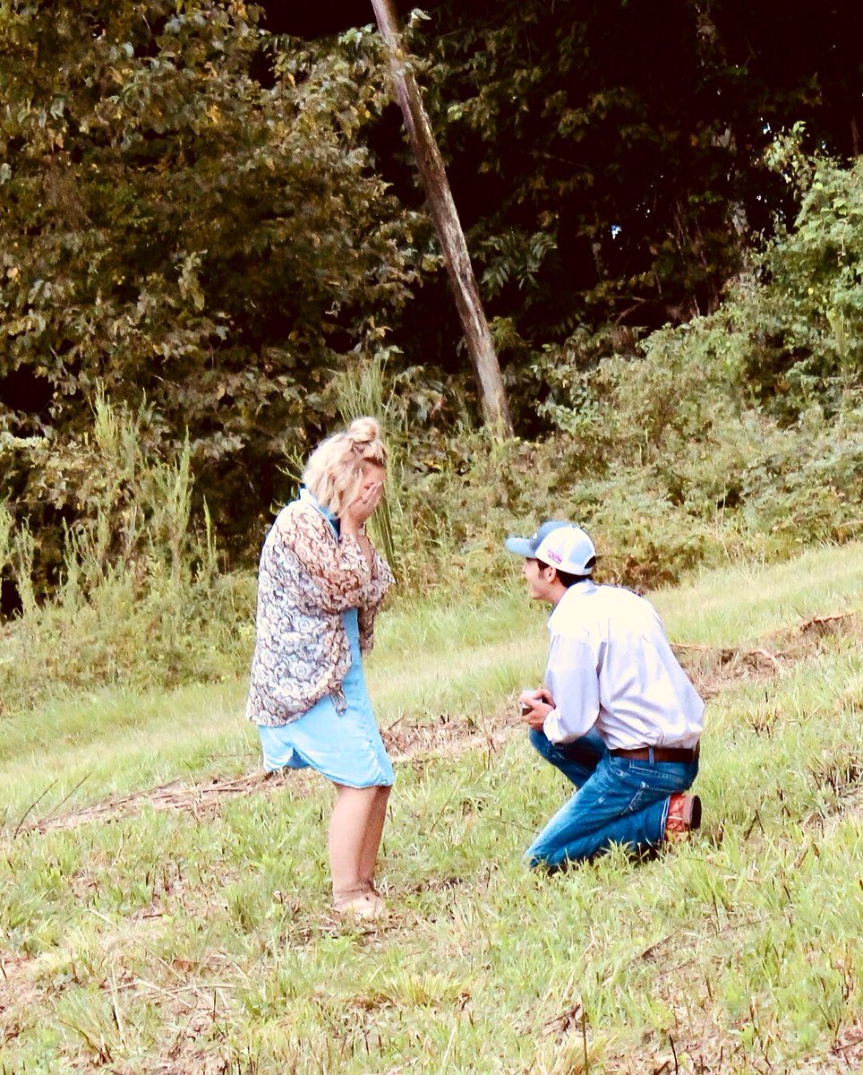kinleylaynec's tweet photo. My heart is so full of joy, is this even real life?!! 💍 https://t.co/eyf8PnETiV