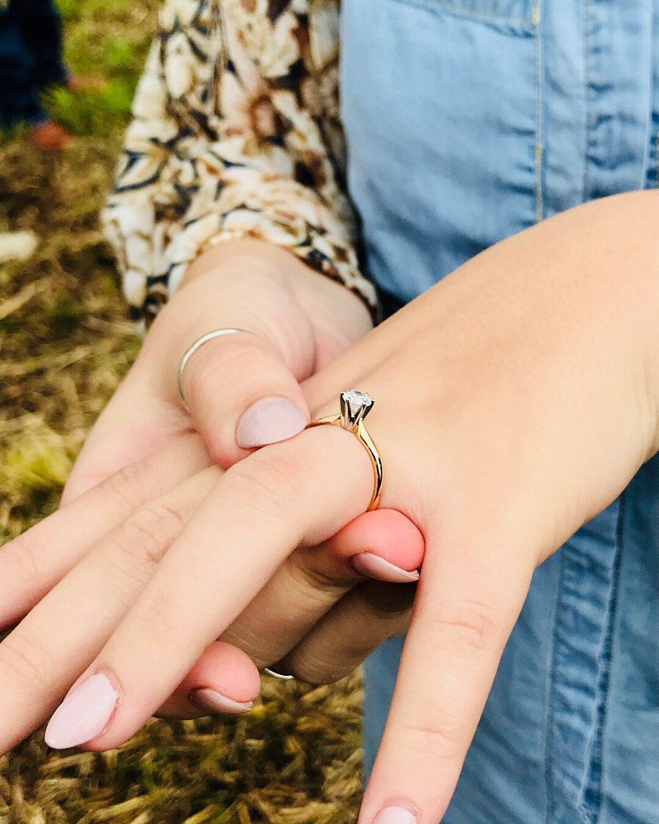 kinleylaynec's tweet photo. My heart is so full of joy, is this even real life?!! 💍 https://t.co/eyf8PnETiV