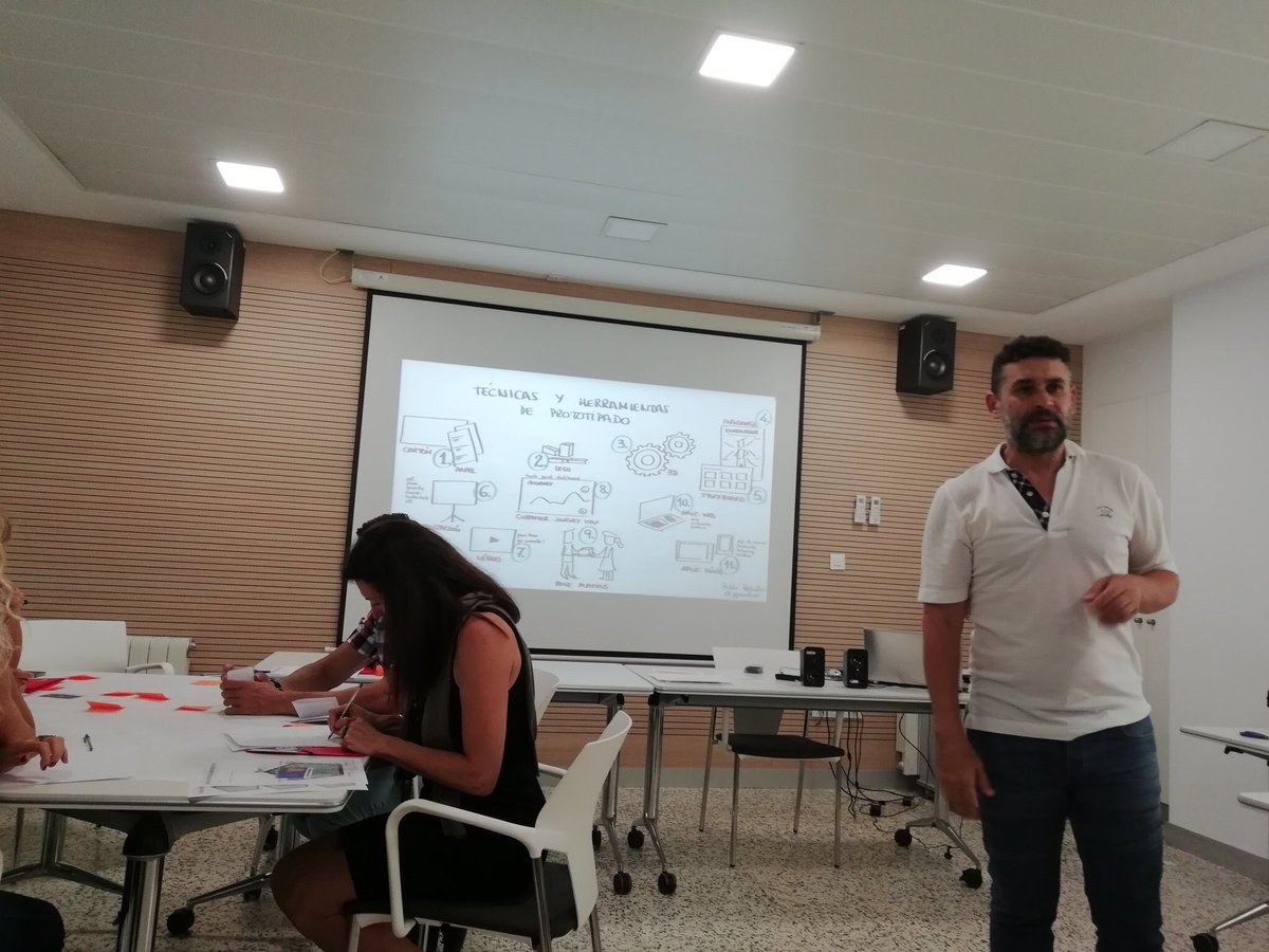 ppenalvera's tweet photo. @SabinaGata @cepdegranada @garbinelarralde @AgoraAbierta @jfarreny Mis presentaciones son #VisualThinking gracias al #mooc de @garbinelarralde y @AgoraAbierta ... https://t.co/Gidqw6Bq0t