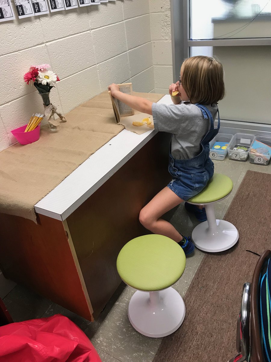 NHKnights_4's tweet photo. We are loving our new flexible seating spots! It's the perfect spot to enjoy our just right books. Thanks @NhknightsP ! #nhislearning #flexibleseating https://t.co/VzPFcLnKM0