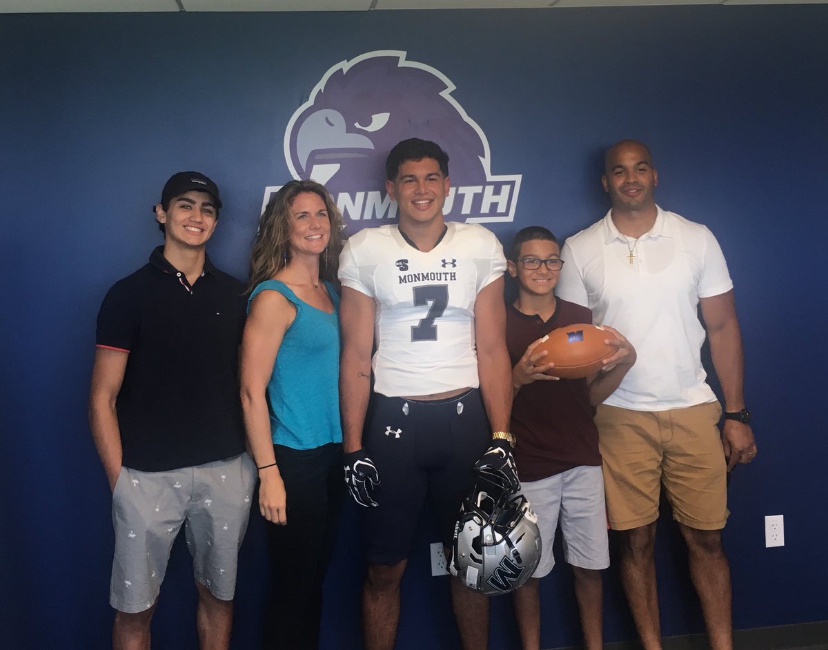 tylerdelgado17's tweet photo. COMMITTED🙏🏽⚪️🔵 #GoHawks #AGTG @lew_walk7 @Coach_Kirk4 @MUHawksFB @CoachGabeMU @CoachTJD https://t.co/ziq0NdlK21
