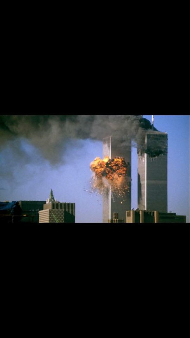 mompontet's tweet photo. Parce que personne n’a pu oublier cet instant, dans sa vie....
Et vous, vous faisiez quoi le 11 septembre 2001 à 15h40 ? https://t.co/L5I0Itr60w
